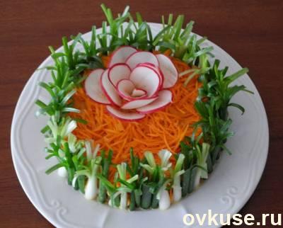 Салат Изабелла с корейской морковью и копченой курицей