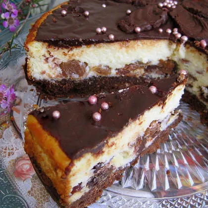 Творожный пирог с изюмом и шоколадом