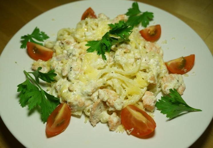 Макароны с лососем в сливочном соусе