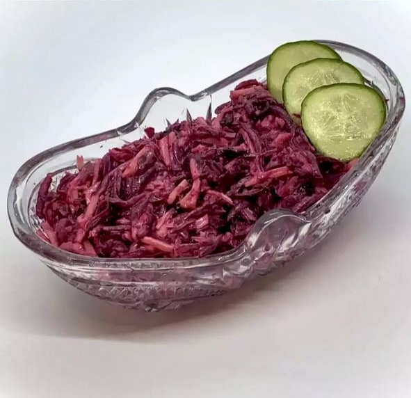 Салат из свёклы с черносливом и сыром