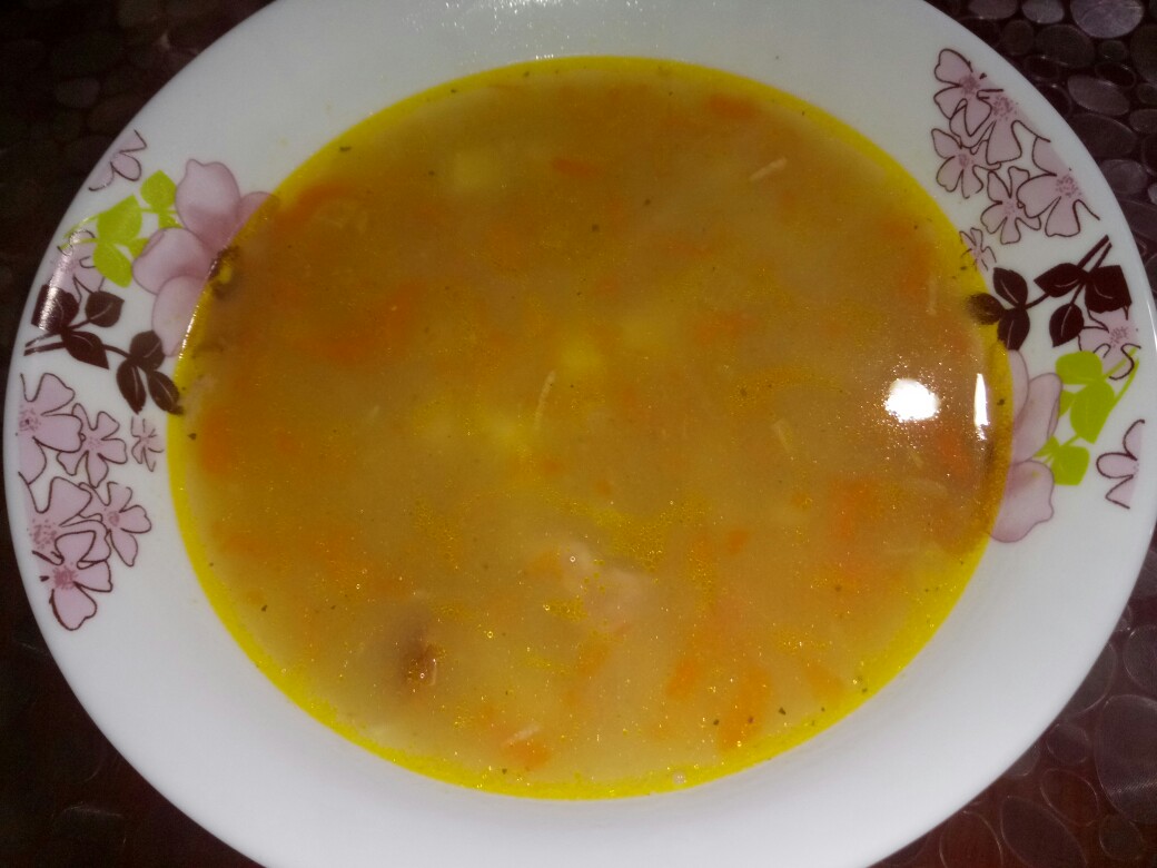 Ароматный гороховый суп с копченой грудинкой