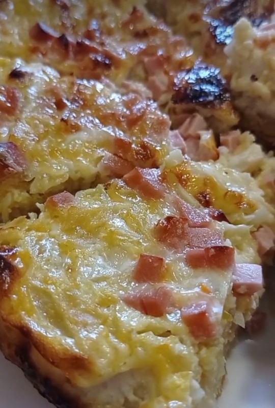 Киш с капустой, сыром и ветчиной