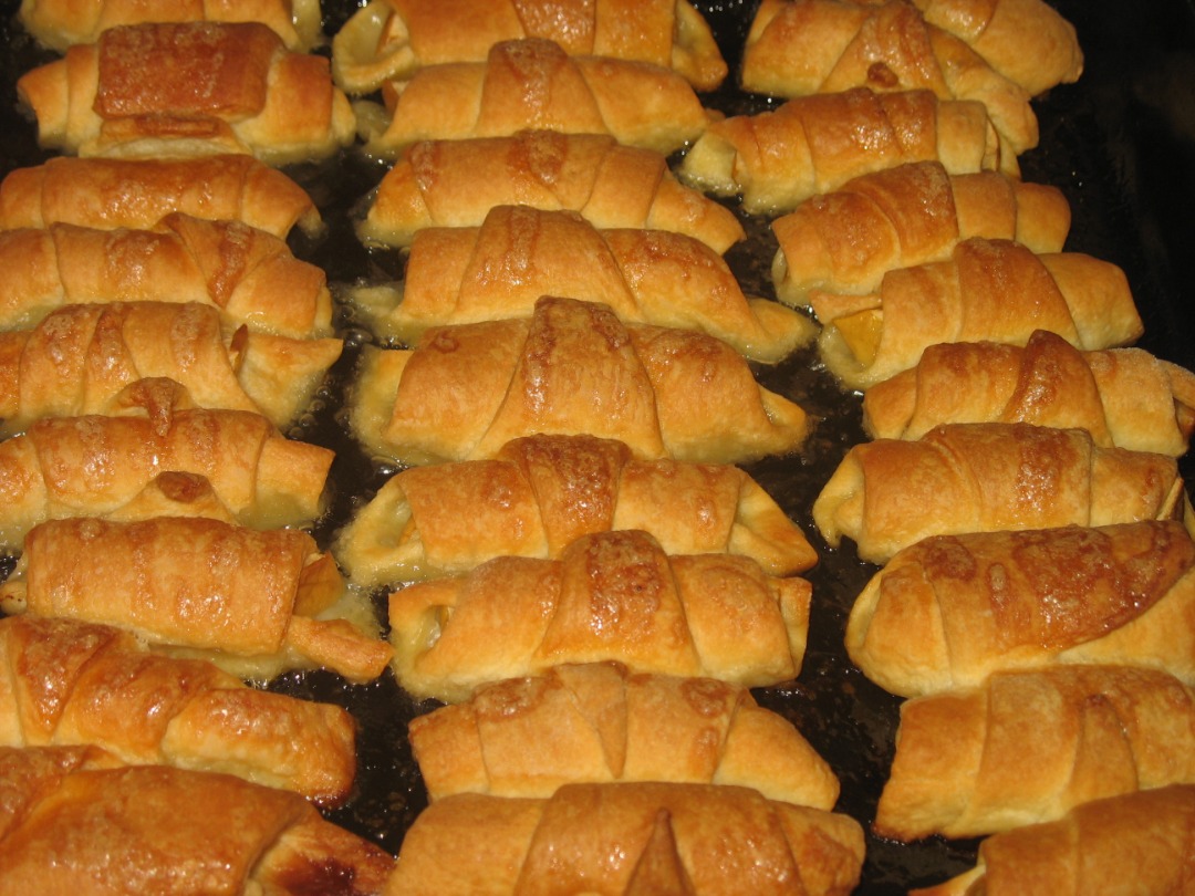 Рогалики  с  яблоками  в  спрайте