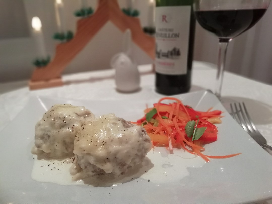 Тефтели с рисом в сливочном соусе 😋😋😋