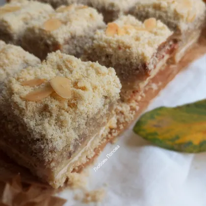 Насыпной пирог с творогом, айвой и грецкими орехами