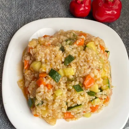 Овощное соте с бурым рисом