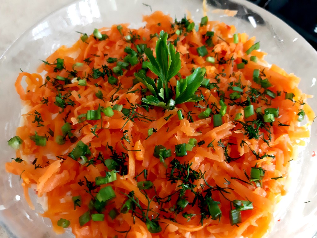 Салат с корейской морковью, крабовыми палочками и картофелем — рецепт с фото пошагово