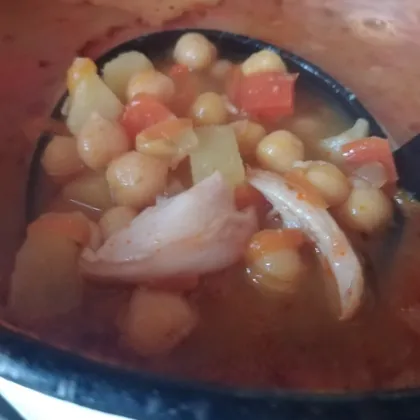 Куриный суп с овощами и нутом