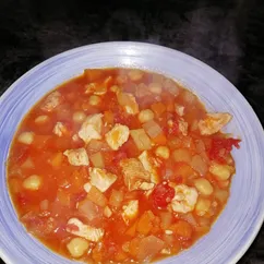 Тушеная курица с овощами