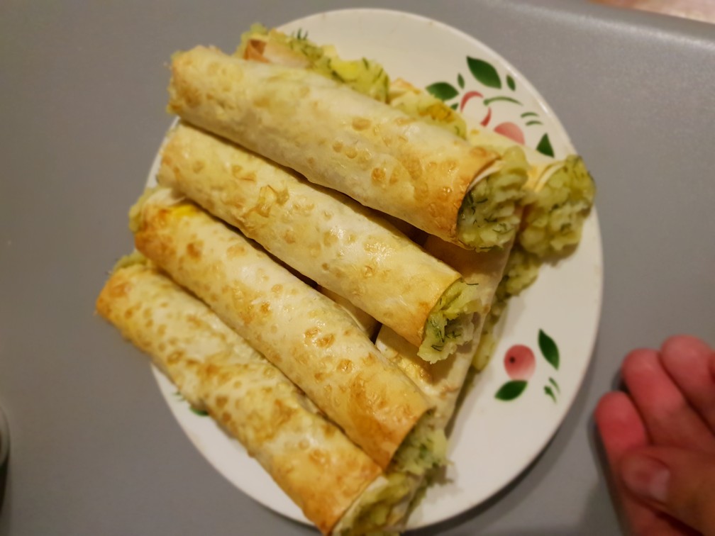 Трубочки с картофелем и сыром