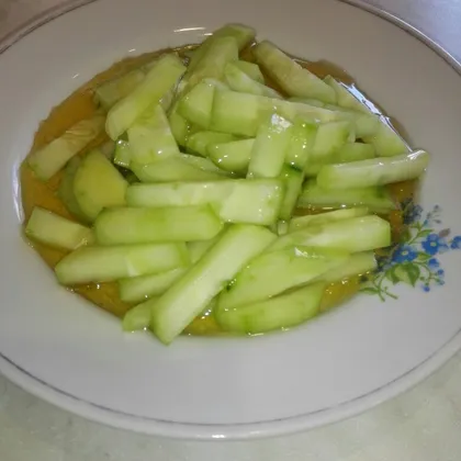 Салат из свежих огурцов с медом
