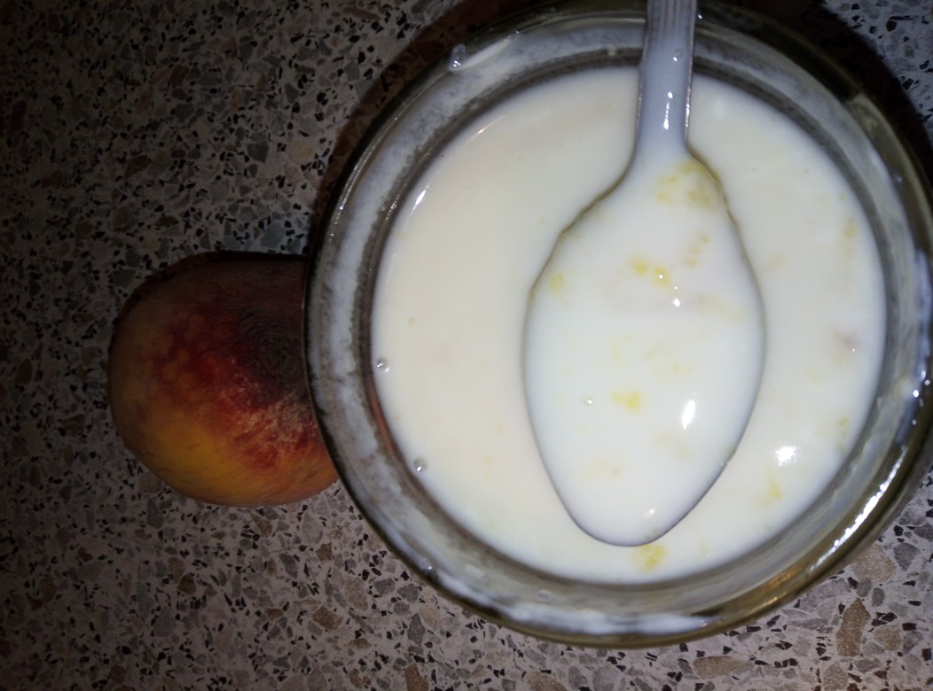 Питьевой персиковый йогурт