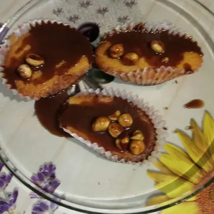 Мраморные маффины с шоколадным соусом