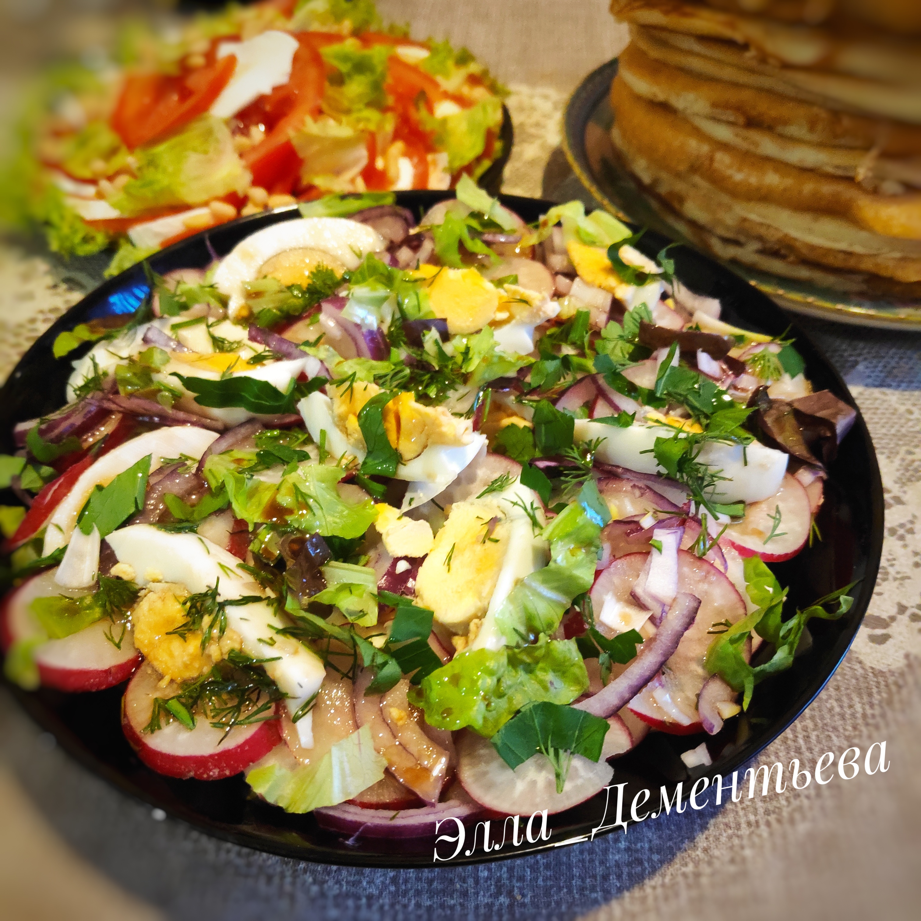 Салат из редиса, яйца и красного лука