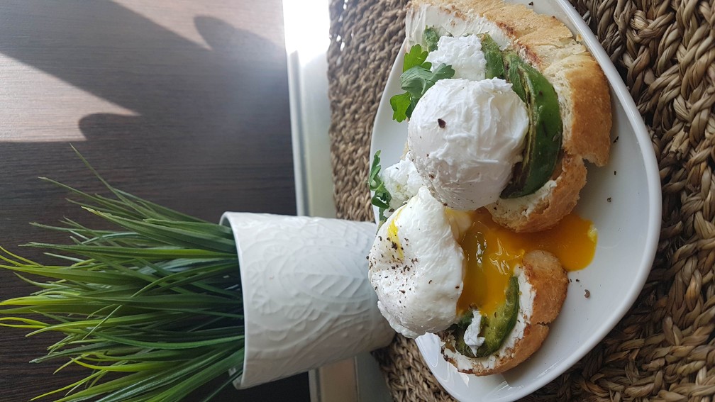 Бутерброды с авокадо🥑 и яйцом пашот