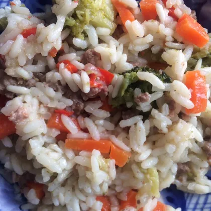 Рис с фаршем и овощами в мультиварке