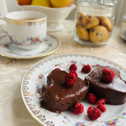 Шоколадный десерт с бананом