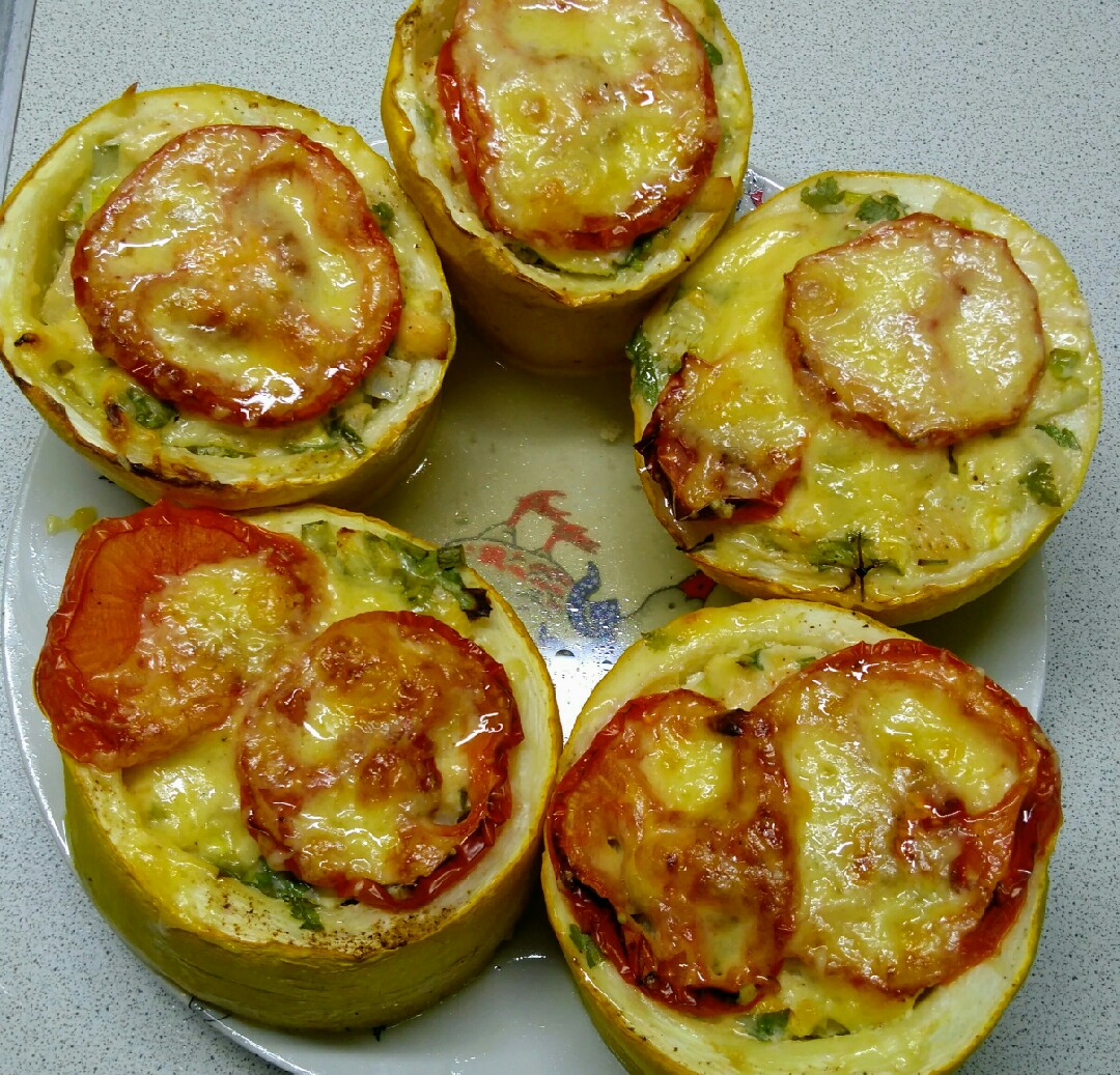 Запечённые кабачковые бочонки с куриным фаршем