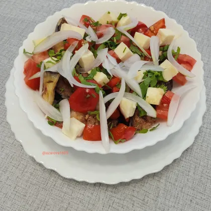 Летний салат из баклажанов с сыром