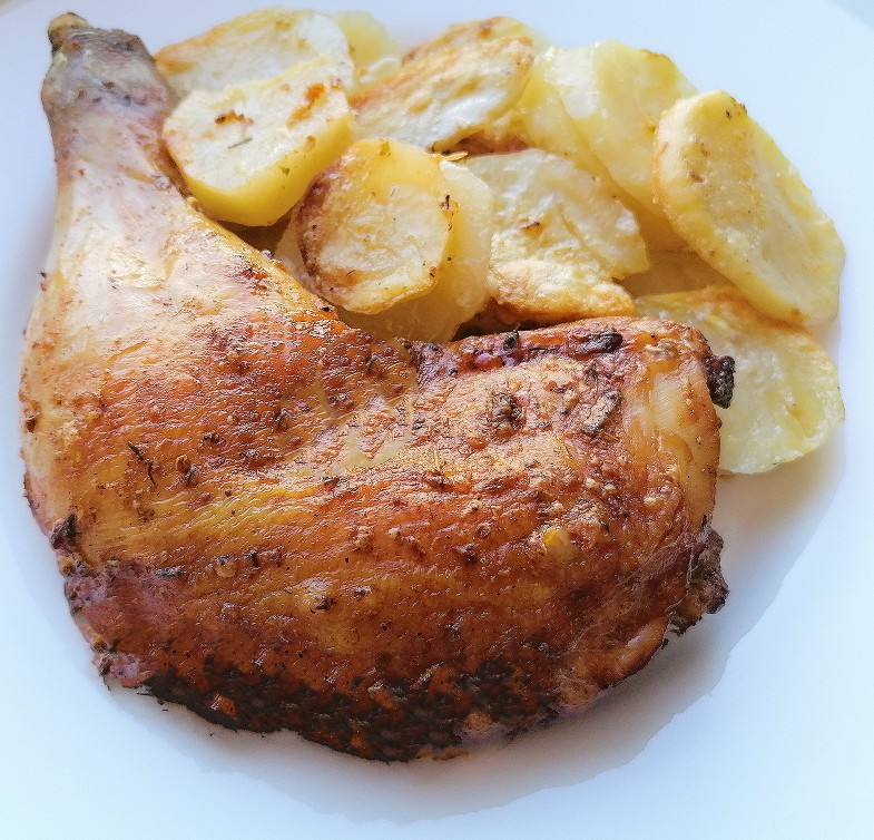 Куриные бедрышки с картошкой в духовке - пошаговый рецепт с фото
