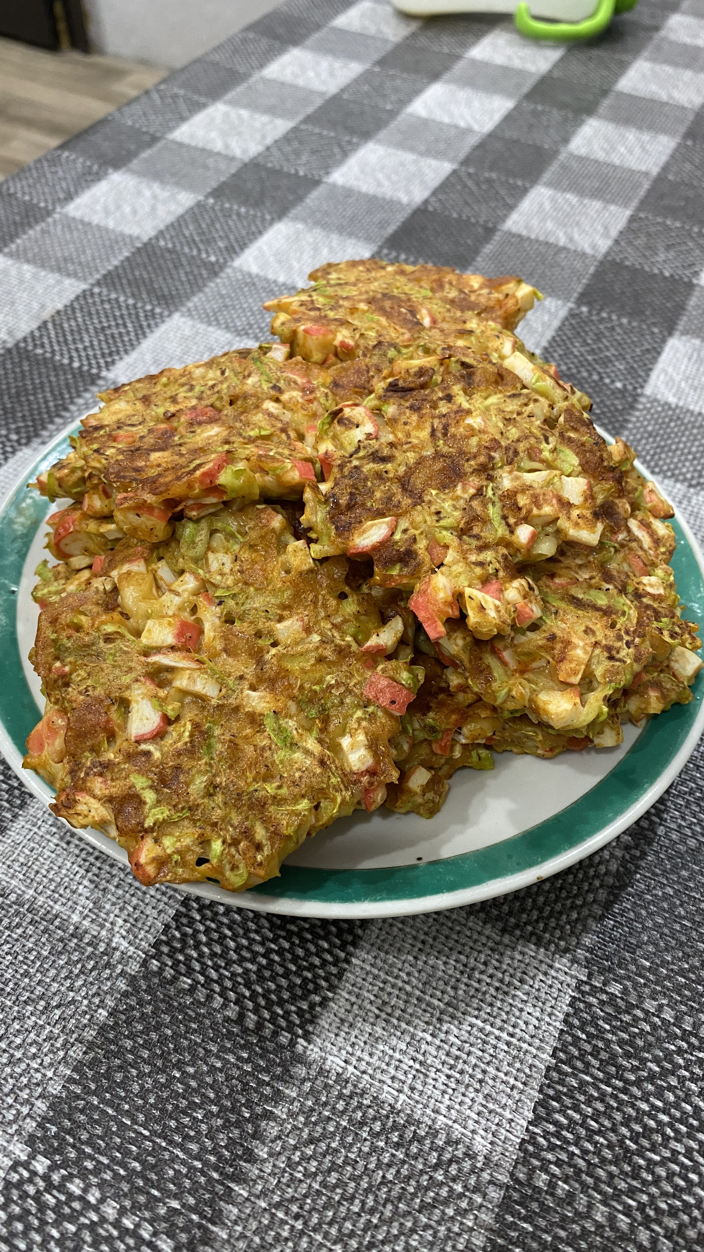 Котлеты из кабачка и крабовых палочек