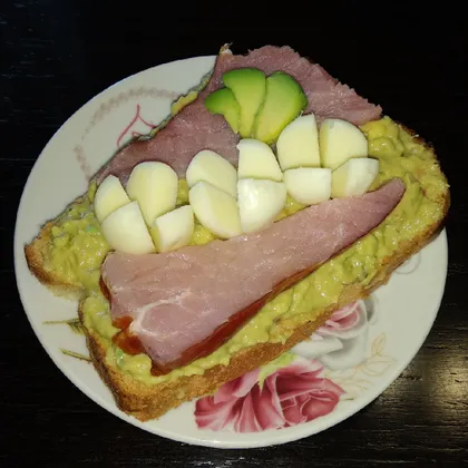 Сытный бутерброд на завтрак