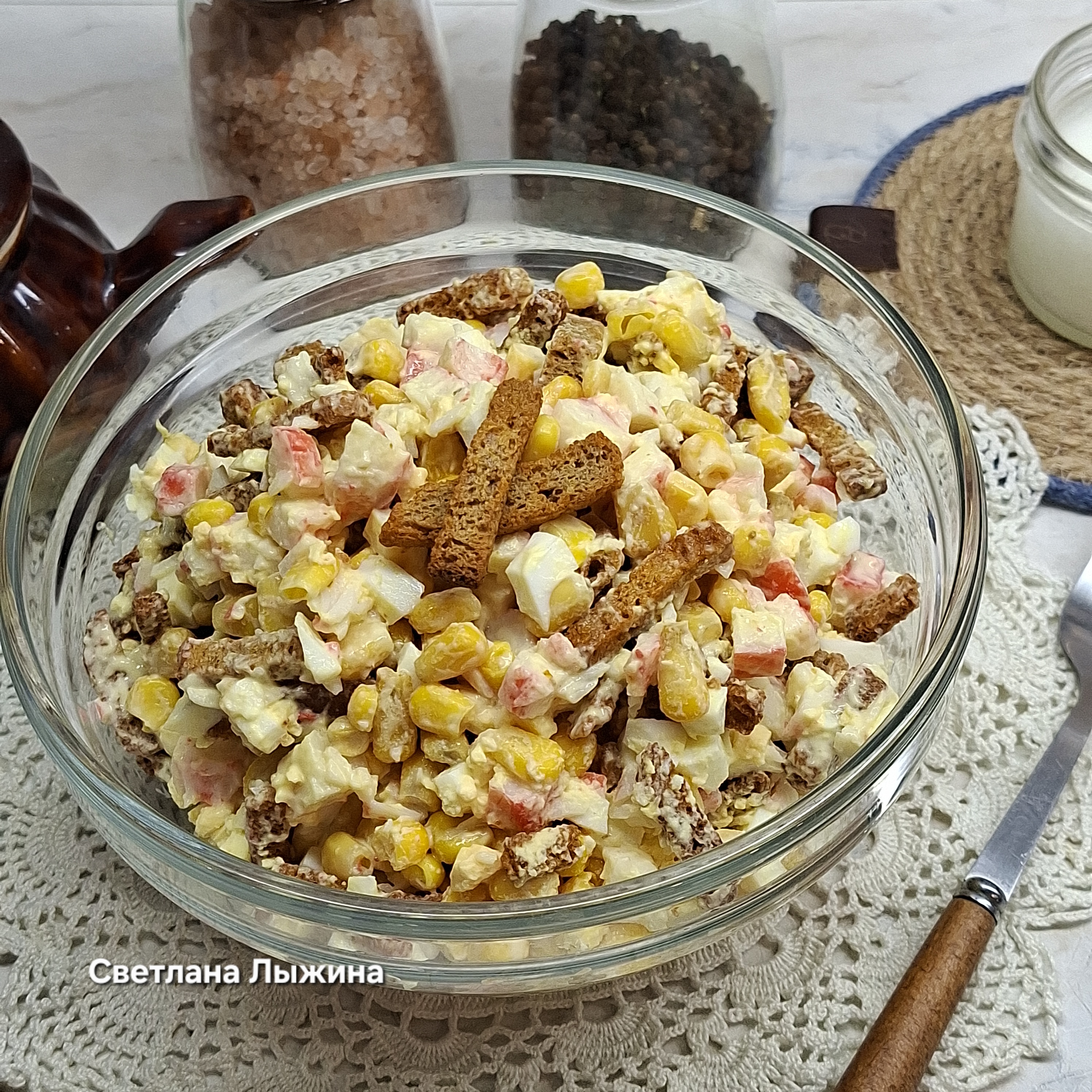 Крабовый салат с сухариками
