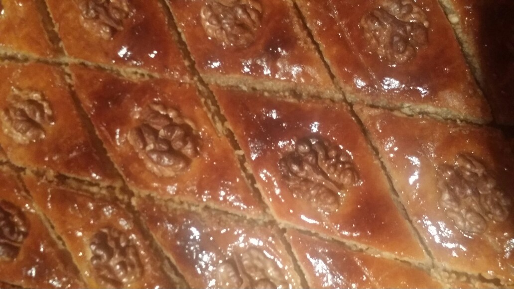 Пахлава с грецкими орехами и мёдом — рецепт с фото