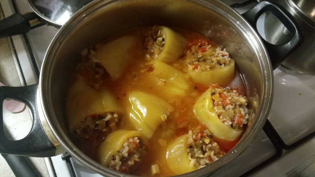Перцы фаршированные овощами и грибами