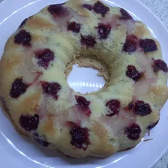 Шарлотка с вишней и яблоками 🍒