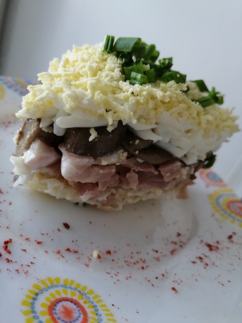 Салат с копченой курицей и грибами - 10 вкусных рецептов с пошаговыми фото