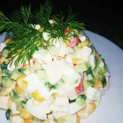 Салат с крабовыми палочками и огурцом