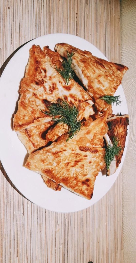 Треугольники из лаваша с сыром и колбасой