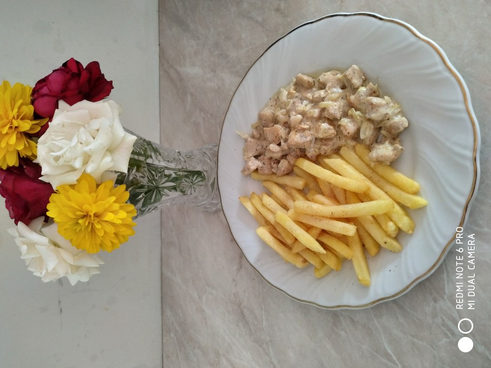 Фри с курицей со сливками