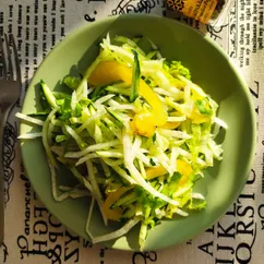 🥗Свежий салат с дайконом, огурцом, перцем и салатом айсберг