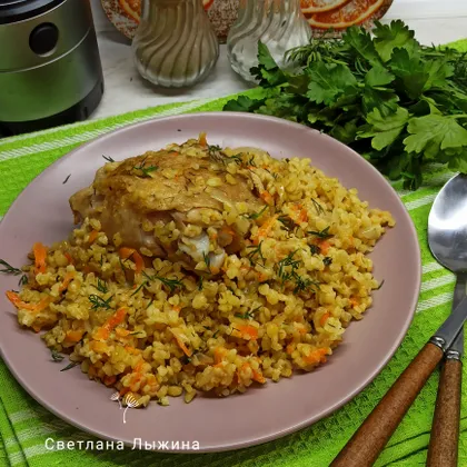 Булгур с овощами и курицей в сливочном соусе