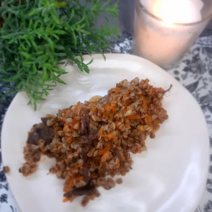 Гречка с тушенкой на сковороде