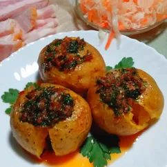 Давленый картофель с чесночным соусом