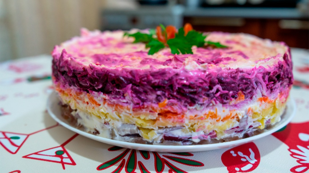 Торт-салат Селедка под шубой — рецепт нового прочтения классики