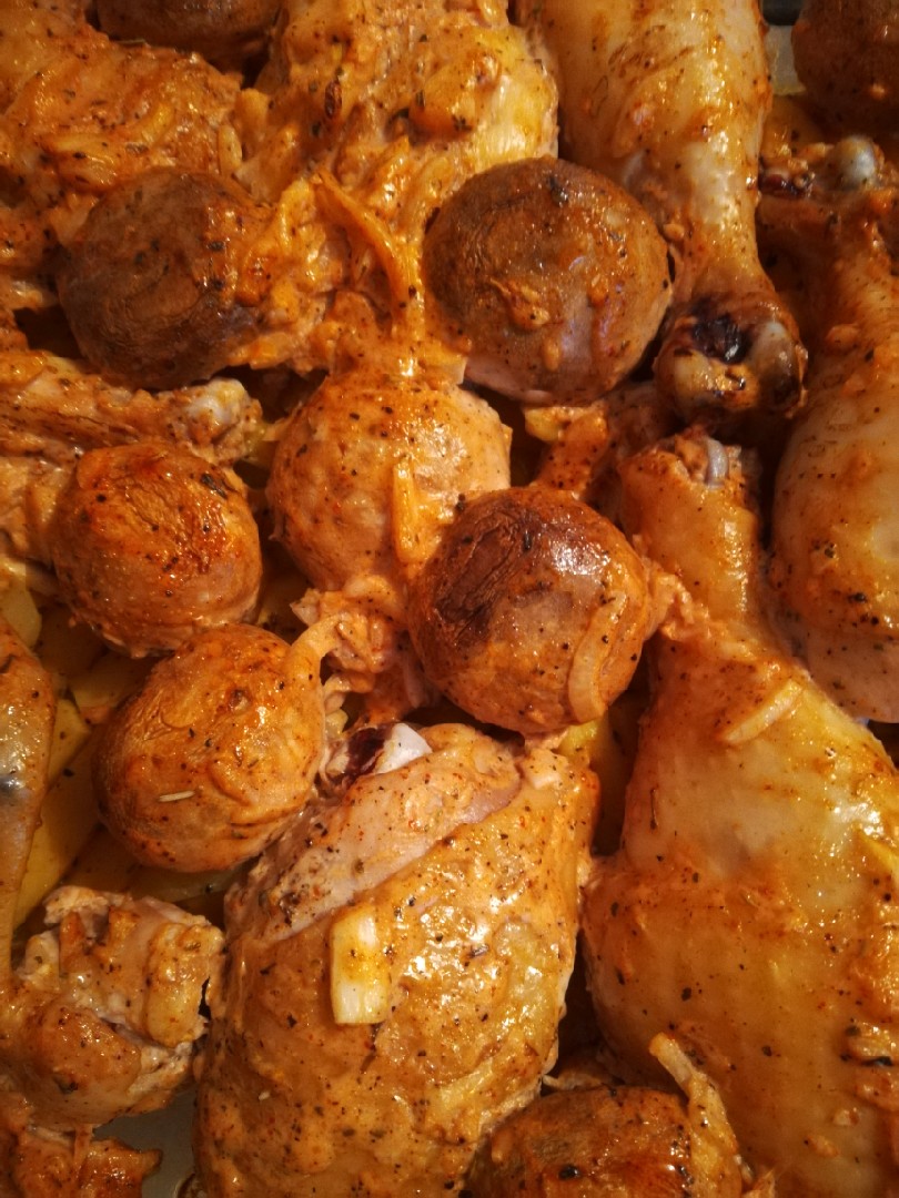 Запечённая курица с картошкой и грибами