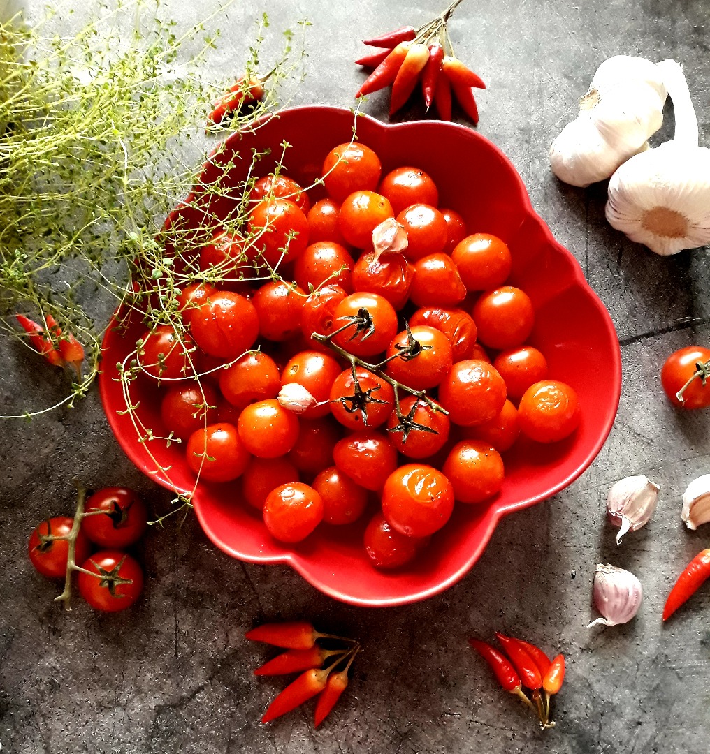 Черри, запеченные с тимьяном и медом 🍅
