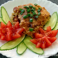 Кассероль с яичной лапшой, грибами и курицей