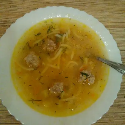Суп с яичной лапшой и фрикадельками