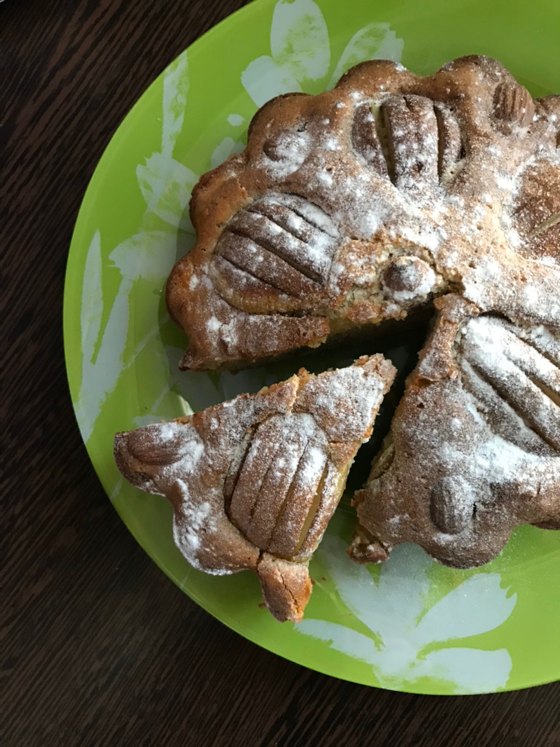 Опять шарлотка (грушевая)