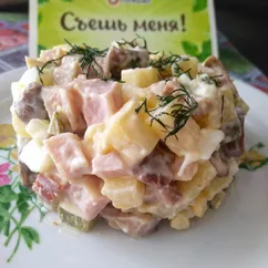 Салат с курицей и грибами