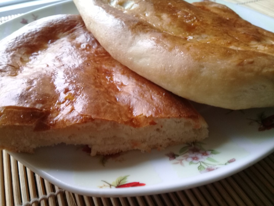 Запеченый матнакаш с начинками из творога и фарша
