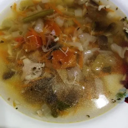 Суп овощной на курином бульоне
