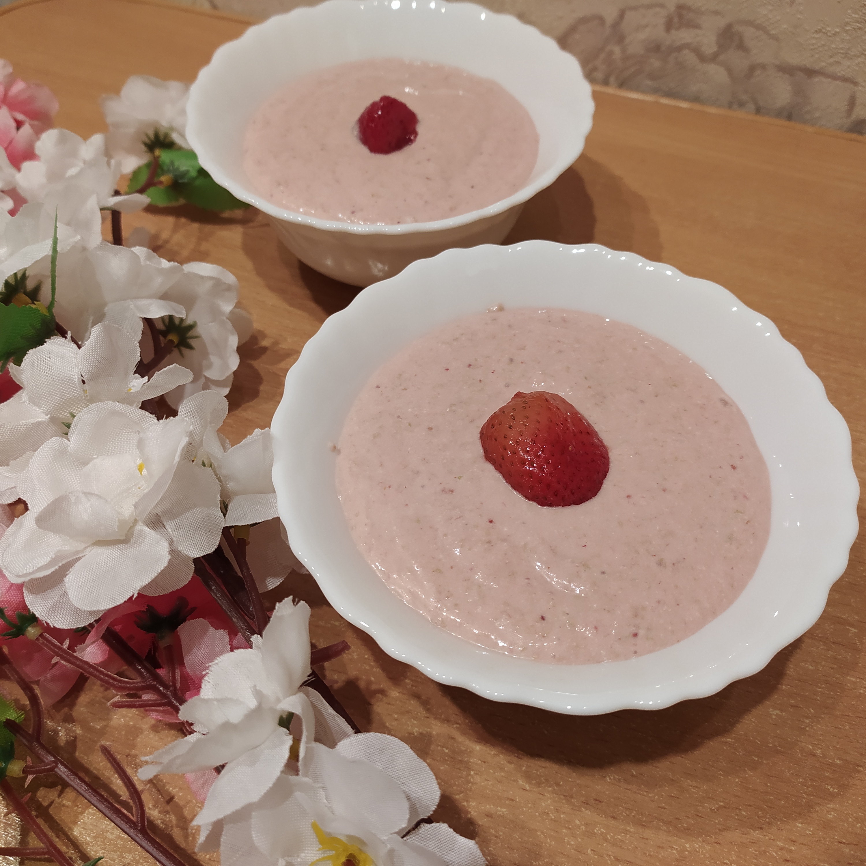 Творожок из зелёной гречки с клубникой и манго