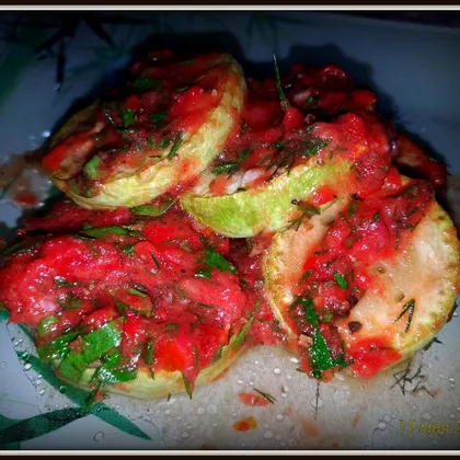 Жаренные кабачки с томатно-чесночной заправкой