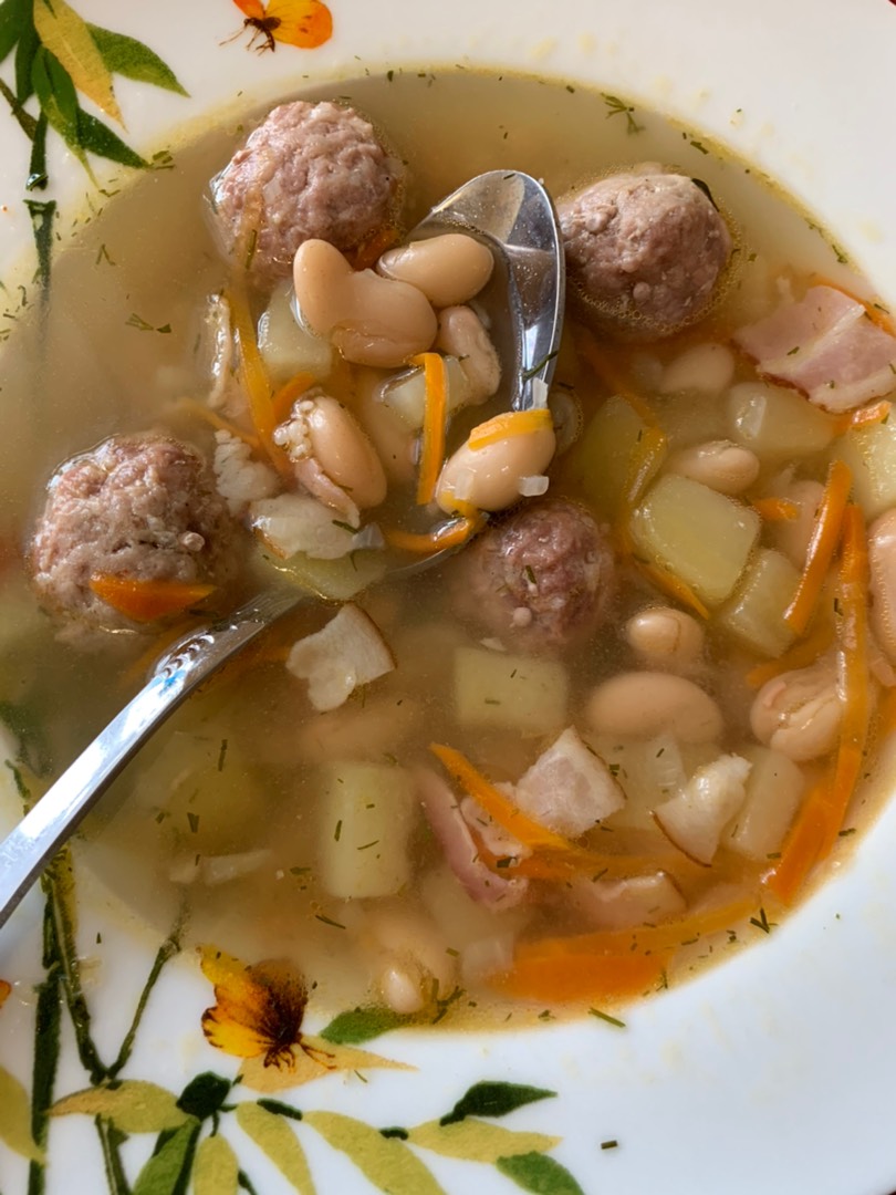 Суп с фрикадельками и фасолью - рецепт с фото